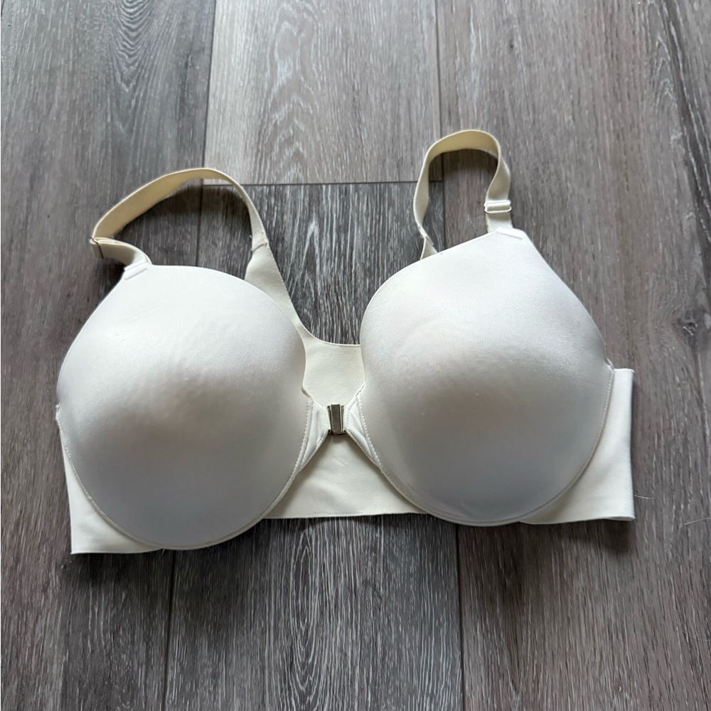 SOMA WHITE BRA - VANISHING BACK - FULL COVERAGE ALL BRAS BUY TWO GET ONE FREE